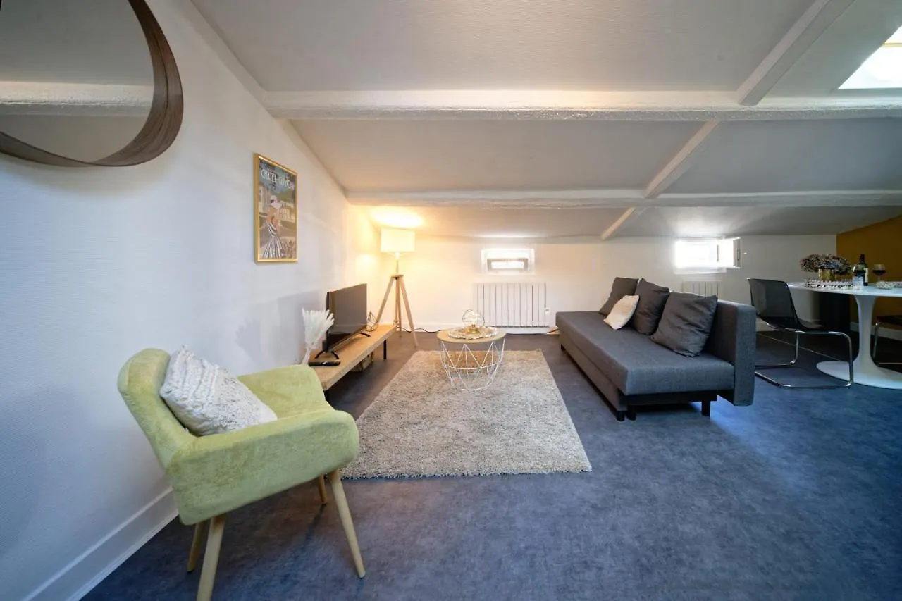Appartement #Studio La Ruche#Mansardé/ Hyper-Centre/Face au Tram à Clermont-Ferrand 0*,  France