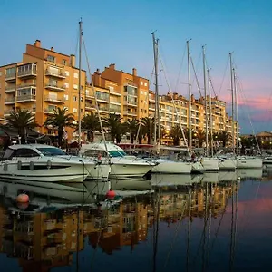 studio-climatise-avec-wifi-au-calme-sur-le-port.fr-provencehotel.com/